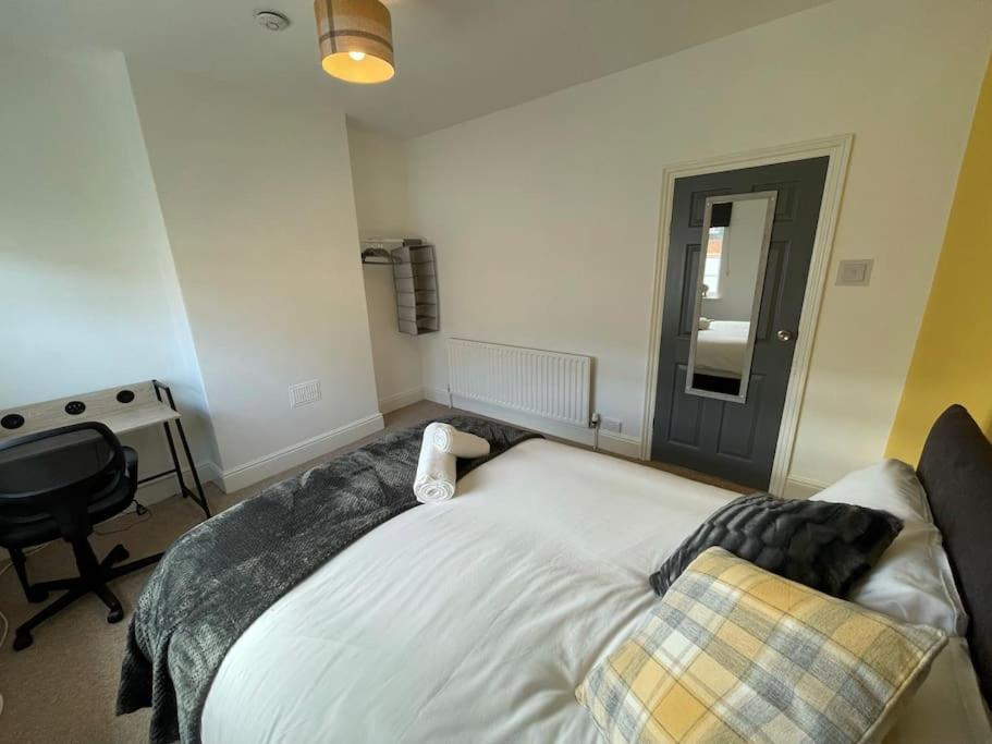 Lovely Seaside House In - Sleeps 6 *