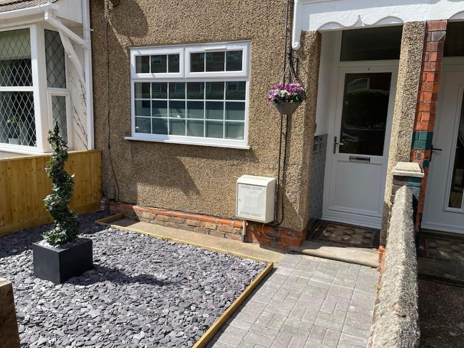 Lovely Seaside House In - Sleeps 6 Apartment *